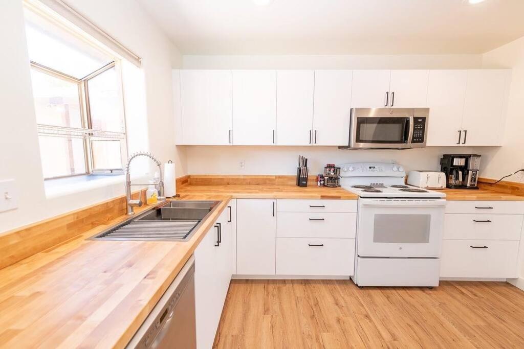 עמוד Newly Remodeled Family Friendly Home מראה חיצוני תמונה