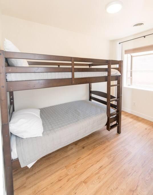 עמוד Newly Remodeled Family Friendly Home מראה חיצוני תמונה