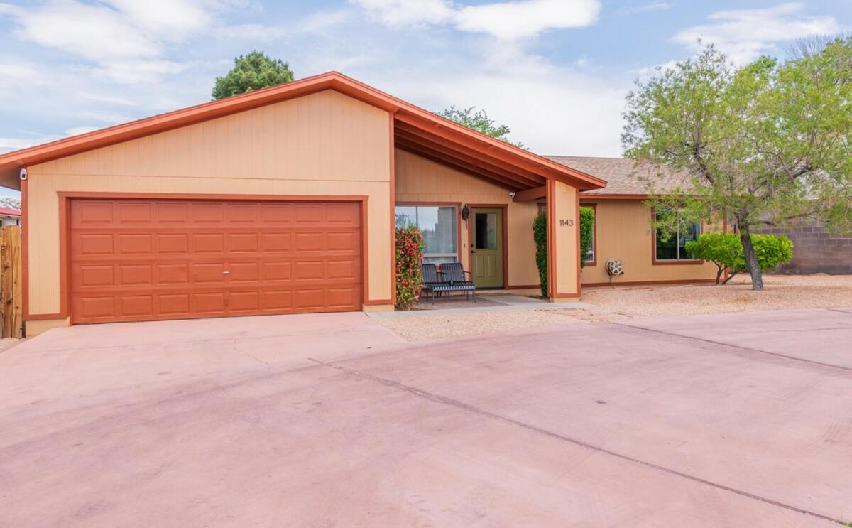 עמוד Newly Remodeled Family Friendly Home מראה חיצוני תמונה